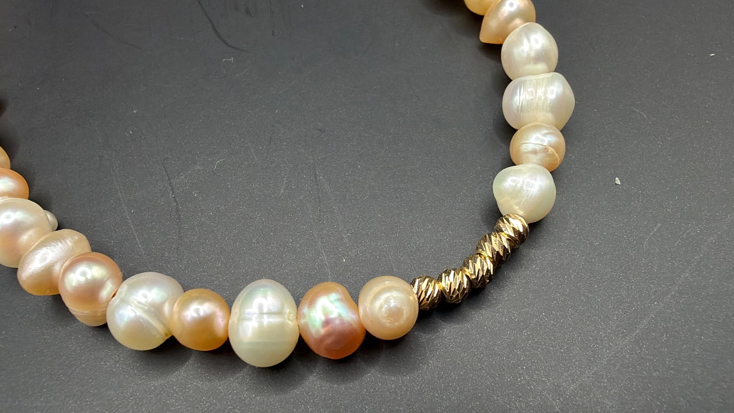 دستبند مروارید با گوی های طلا  زنانه