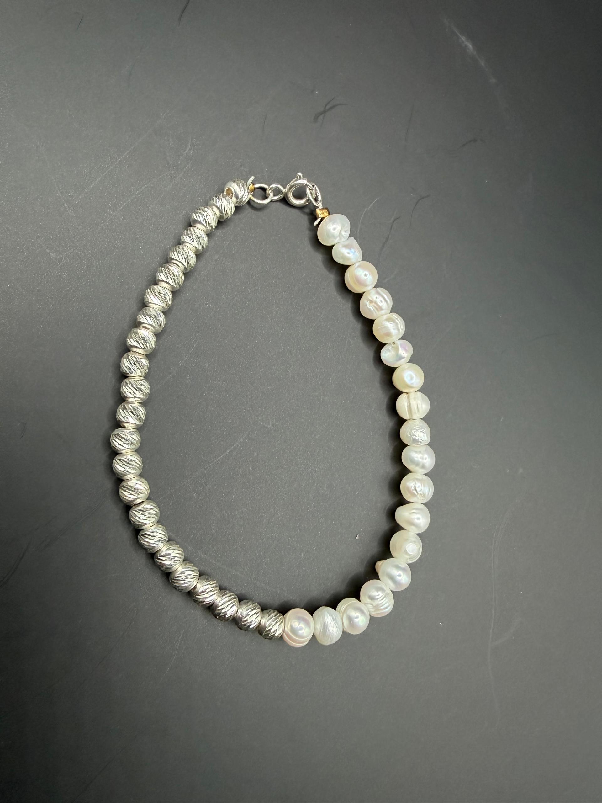 دستبند مروارید با گوی نقره ۹۲۵  زنانه